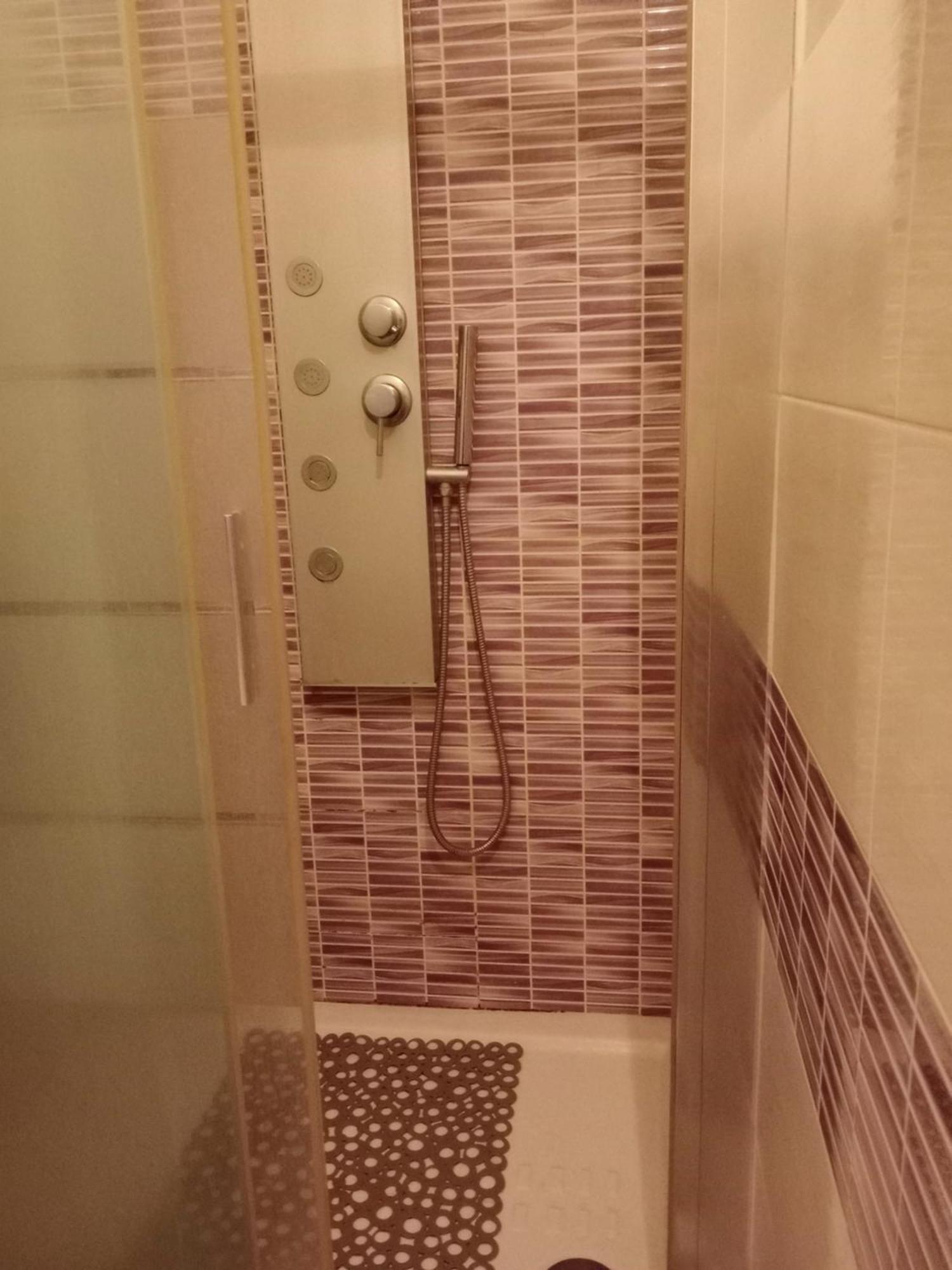 Casa - House Xavier Una Casa Famigliare , Dame Entra Solo Chi A Un Bel Cuore , Non'E Il L'Intero Alloggio Solo Stanze E Bagno Apartman Torino Kültér fotó